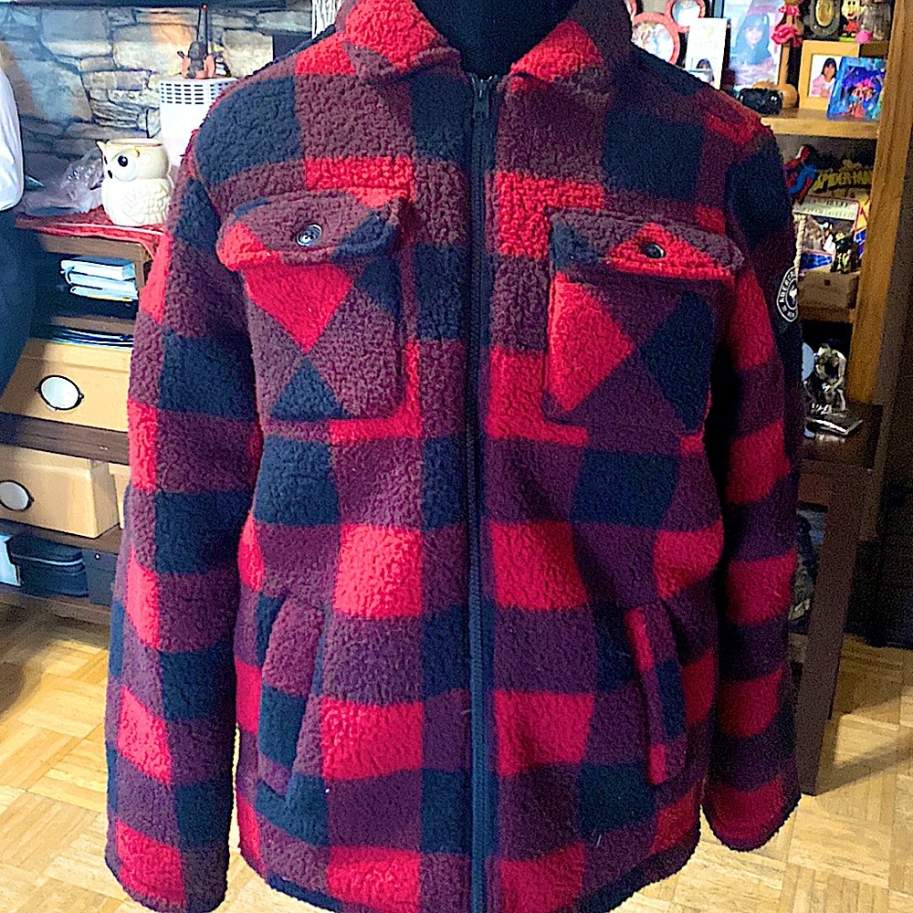 Abercrombie / Black and Red / kids 15/16